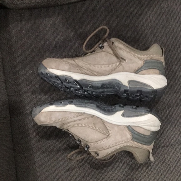 WATERPROOF New Balance Goretex shoes women 9 - Picture 4 of 15